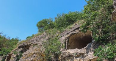 Туристическая достопримечательность — пещерный город Чуфут-Кале