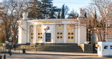 Экскурсии в `Доска почета на площади Нахимова` из Симеиза
